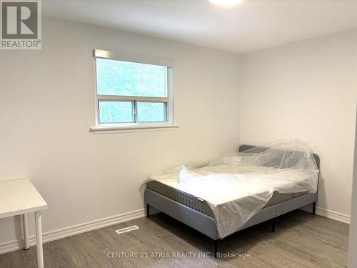 Main Fl - 100 Crockamhill Drive, Toronto, ON - Indoor Photo Showing Bedroom