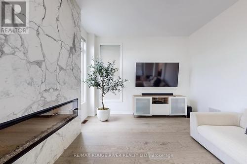 91 Maskell Crescent, Whitby, ON - Indoor Photo Showing Living Room