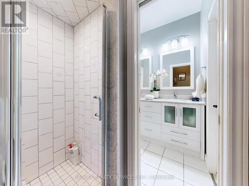 21 Silver Spring Crescent, Uxbridge, ON - Indoor Photo Showing Bathroom