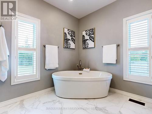 21 Silver Spring Crescent, Uxbridge, ON - Indoor Photo Showing Bathroom