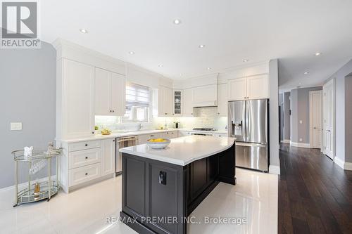 28 Ellerby Square N. Square, Vaughan, ON - Indoor Photo Showing Kitchen With Upgraded Kitchen