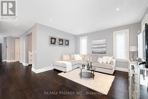 28 Ellerby Square N. Square, Vaughan, ON - Indoor Photo Showing Living Room