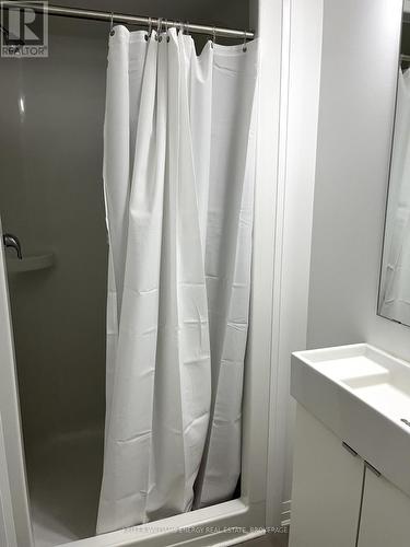 504 - 1900 Simcoe Street N, Oshawa, ON - Indoor Photo Showing Bathroom