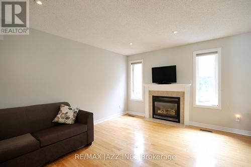 291 Niagara Drive, Oshawa, ON - Indoor Photo Showing Living Room With Fireplace