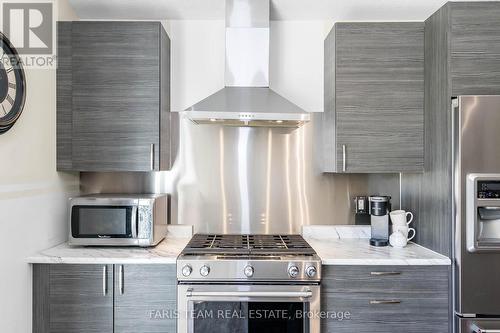 3932 Wood Avenue, Severn, ON - Indoor Photo Showing Kitchen