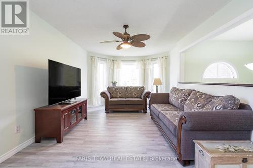 51 Evergreen Crescent, Wasaga Beach, ON - Indoor Photo Showing Living Room