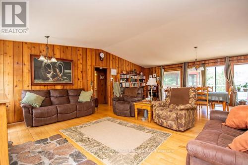 2630 Graham Road, Smith-Ennismore-Lakefield, ON - Indoor Photo Showing Living Room