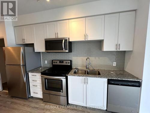 809 - 2800 Keele Street, Toronto, ON - Indoor Photo Showing Kitchen With Stainless Steel Kitchen With Double Sink