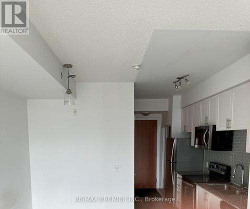 809 - 2800 Keele Street, Toronto, ON - Indoor Photo Showing Kitchen