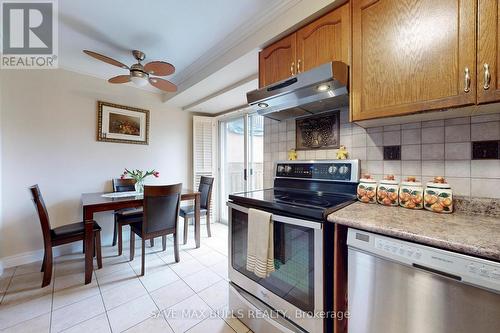 61 Mullis Crescent, Brampton, ON - Indoor Photo Showing Kitchen