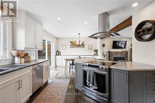 20 Edgedale Road, St. Catharines, ON - Indoor Photo Showing Kitchen With Upgraded Kitchen