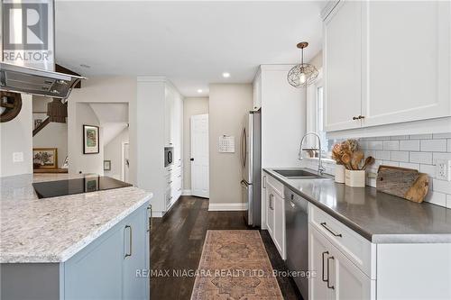 20 Edgedale Road, St. Catharines, ON - Indoor Photo Showing Kitchen With Double Sink With Upgraded Kitchen