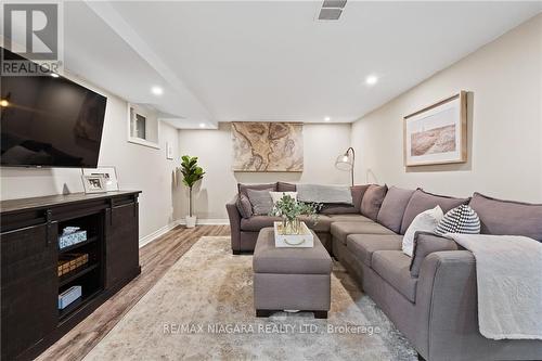 20 Edgedale Road, St. Catharines, ON - Indoor Photo Showing Living Room