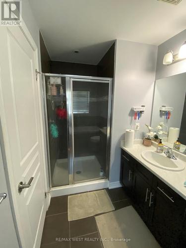 14 - 515 Winston Road, Grimsby, ON - Indoor Photo Showing Bathroom