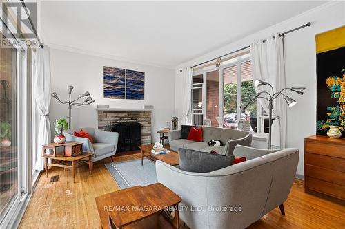 370 Butler Street, Niagara-On-The-Lake, ON - Indoor Photo Showing Living Room With Fireplace