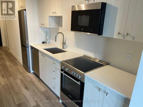 605 - 5 Wellington Street, Kitchener, ON - Indoor Photo Showing Kitchen With Upgraded Kitchen