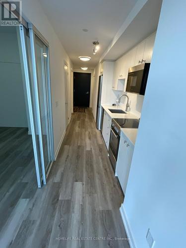 605 - 5 Wellington Street, Kitchener, ON - Indoor Photo Showing Kitchen