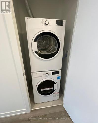 605 - 5 Wellington Street, Kitchener, ON - Indoor Photo Showing Laundry Room