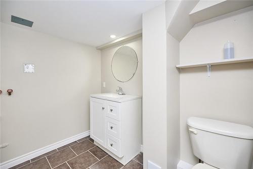 215 Mcalpine Avenue, Welland, ON - Indoor Photo Showing Bathroom