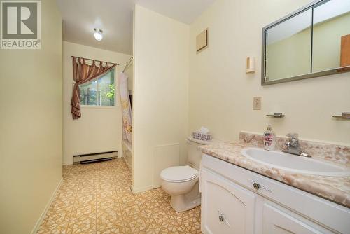 19 Peter Street, Laurentian Hills, ON - Indoor Photo Showing Bathroom