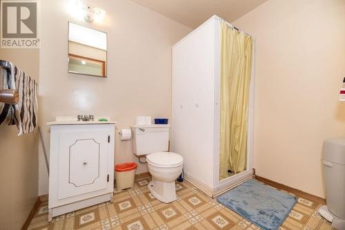 19 Peter Street, Laurentian Hills, ON - Indoor Photo Showing Bathroom