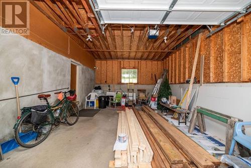 19 Peter Street, Laurentian Hills, ON - Indoor Photo Showing Garage