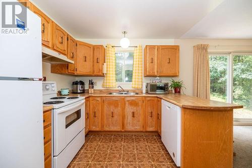 19 Peter Street, Laurentian Hills, ON - Indoor Photo Showing Kitchen With Double Sink