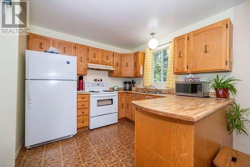 19 Peter Street, Laurentian Hills, ON - Indoor Photo Showing Kitchen With Double Sink