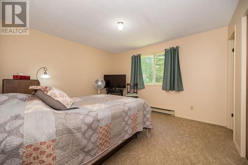 19 Peter Street, Laurentian Hills, ON - Indoor Photo Showing Bedroom