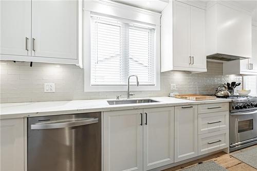 85 Miles Road, Hamilton, ON - Indoor Photo Showing Kitchen With Upgraded Kitchen