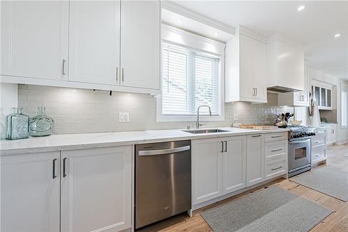 85 Miles Road, Hamilton, ON - Indoor Photo Showing Kitchen With Upgraded Kitchen