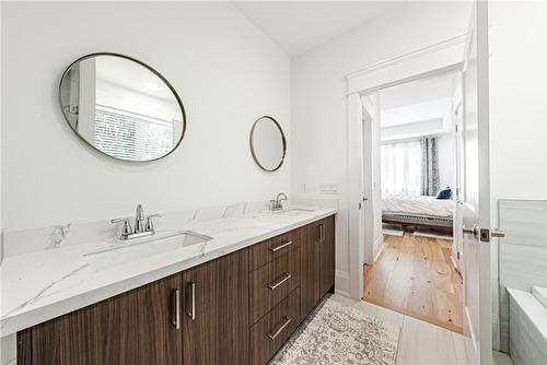85 Miles Road, Hamilton, ON - Indoor Photo Showing Bathroom