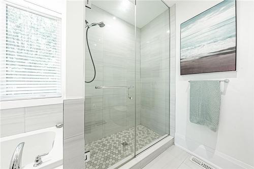 85 Miles Road, Hamilton, ON - Indoor Photo Showing Bathroom