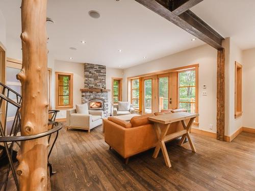 Living room - 287 Ch. De Missisquoi, Bromont, QC - Indoor With Fireplace