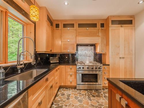 Cuisine - 287 Ch. De Missisquoi, Bromont, QC - Indoor Photo Showing Kitchen