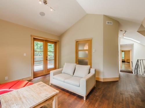 Den - 287 Ch. De Missisquoi, Bromont, QC - Indoor Photo Showing Living Room