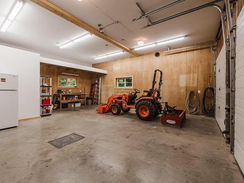 Garage - 287 Ch. De Missisquoi, Bromont, QC - Indoor Photo Showing Garage