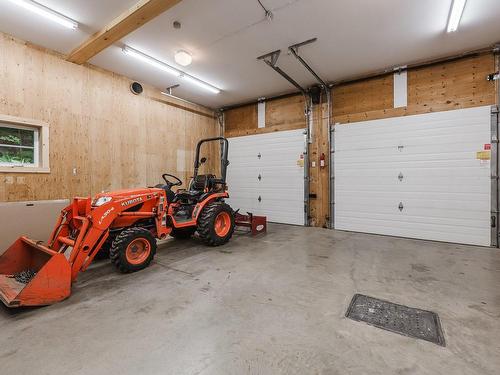Garage - 287 Ch. De Missisquoi, Bromont, QC - Indoor Photo Showing Garage