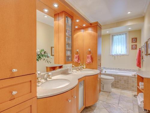 Salle de bains - 10 Place De Futeau, Lorraine, QC - Indoor Photo Showing Bathroom