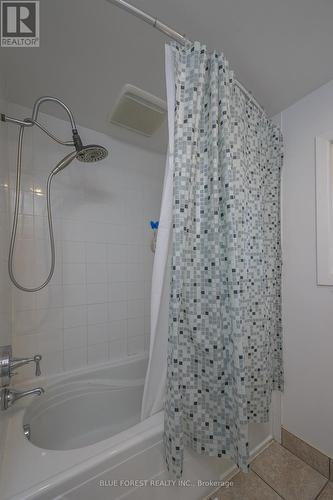 767 Homeview Road, London, ON - Indoor Photo Showing Bathroom