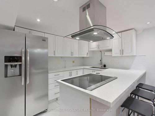 28 Tanjoe Cres, Toronto, ON - Indoor Photo Showing Kitchen