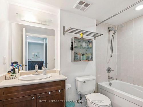 619-600 Fleet St, Toronto, ON - Indoor Photo Showing Bathroom