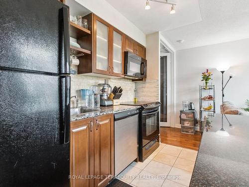 619-600 Fleet St, Toronto, ON - Indoor Photo Showing Kitchen