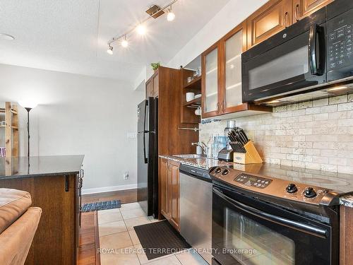 619-600 Fleet St, Toronto, ON - Indoor Photo Showing Kitchen