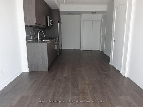 401-32 Forest Manor Rd, Toronto, ON - Indoor Photo Showing Kitchen