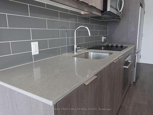 401-32 Forest Manor Rd, Toronto, ON - Indoor Photo Showing Kitchen