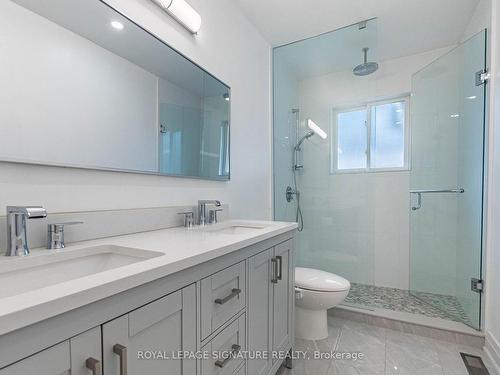 2667 Council Ring Rd, Mississauga, ON - Indoor Photo Showing Bathroom