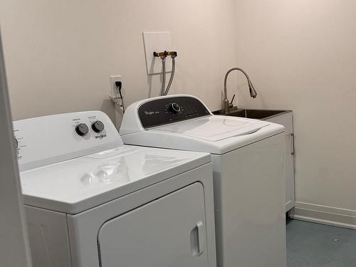 2667 Council Ring Rd, Mississauga, ON - Indoor Photo Showing Laundry Room