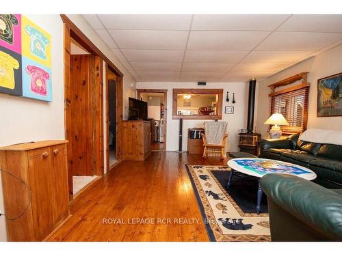 20 Birch Glen Dr, Kawartha Lakes, ON - Indoor Photo Showing Living Room