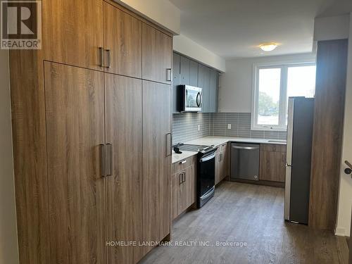 40 Hooyo Terrace, Toronto, ON - Indoor Photo Showing Kitchen With Upgraded Kitchen